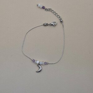 bracelet argenté avec améthyste, cristal de roche et nacre avec demi lune