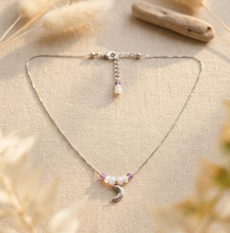 Collier ras de cou avec lune