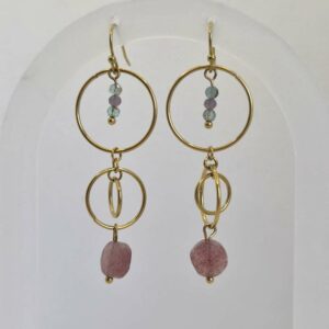 boucles d'oreilles originale avec cercle et pierre violette, verte et rose
