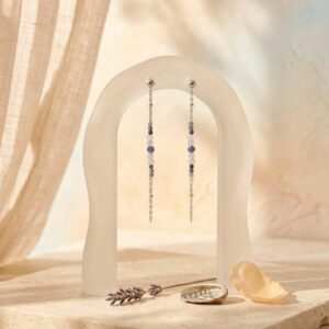 Boucles d'oreille clou pendante et linéaire avec perle au centre de aigue marine et sodalite