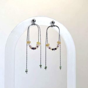 Boucles d'oreilles formant un cercle avec des pierres au centre