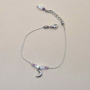 Bracelet fin avec lune au centre