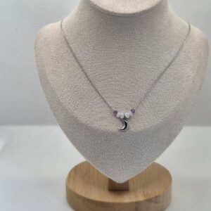 Collier ras de cou avec pierre et lune au centre en argenté