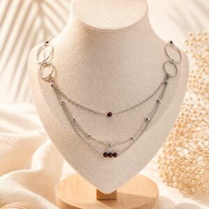 Collier en triple rang argenté avec grenat