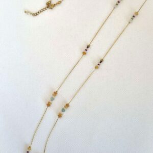 Collier long en sautoir avec des séquences de pierre naturelle