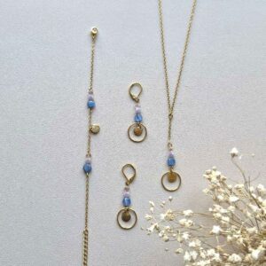 ensemble boucles d'oreilles, collier et bracelet en doré avec des perles de verres et de la kyanite