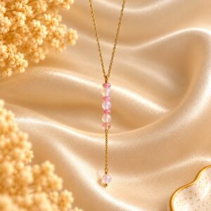 Collier en acier inoxydable doré avec des pierres d'amour