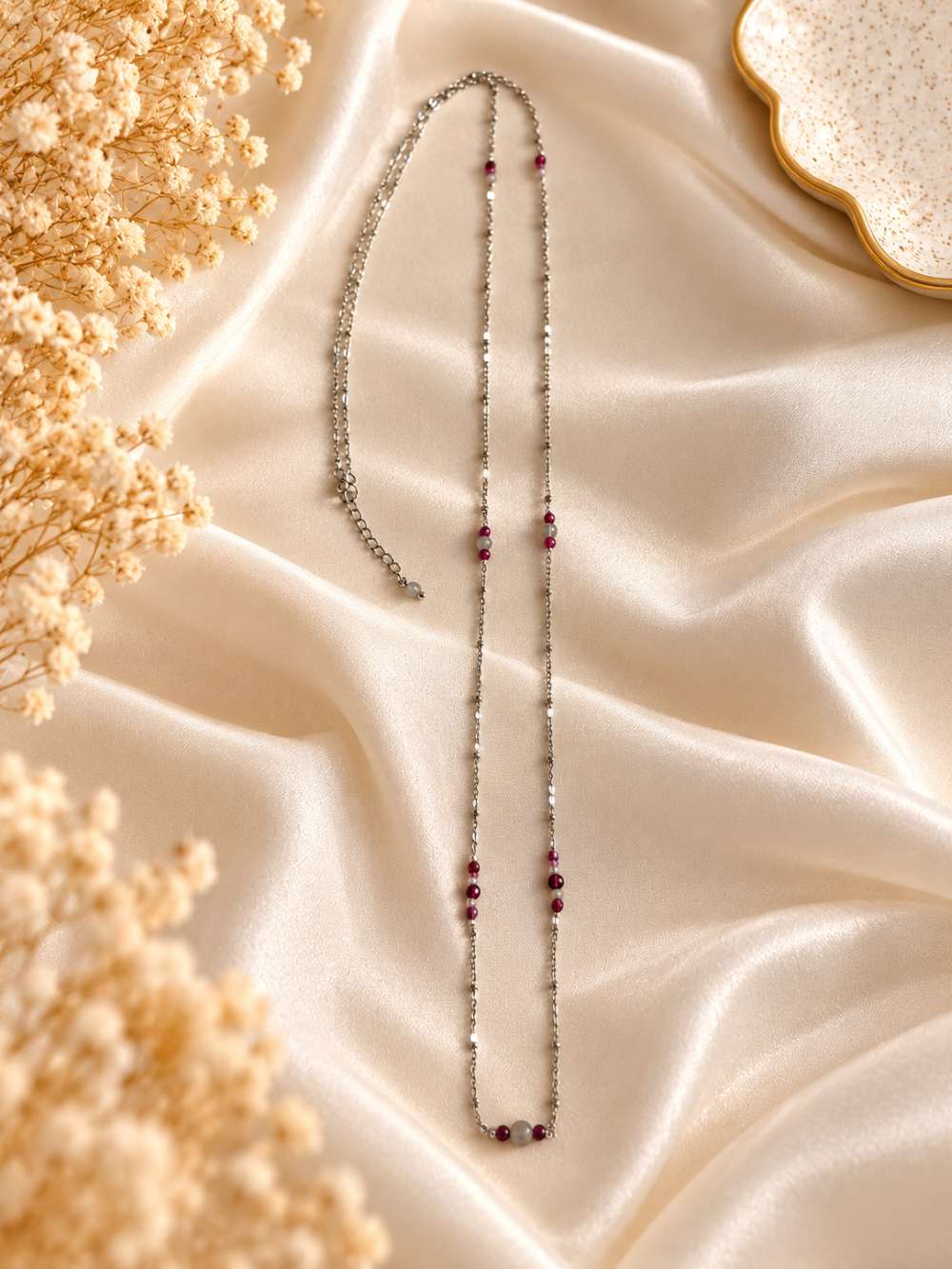 long collier argenté avec pierre naturelle